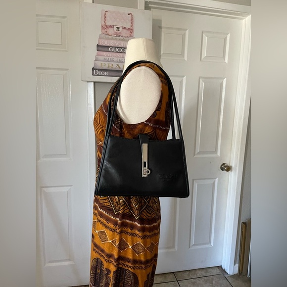 Elegant Black Leather Shoulder Bag - Picture 7 of 7